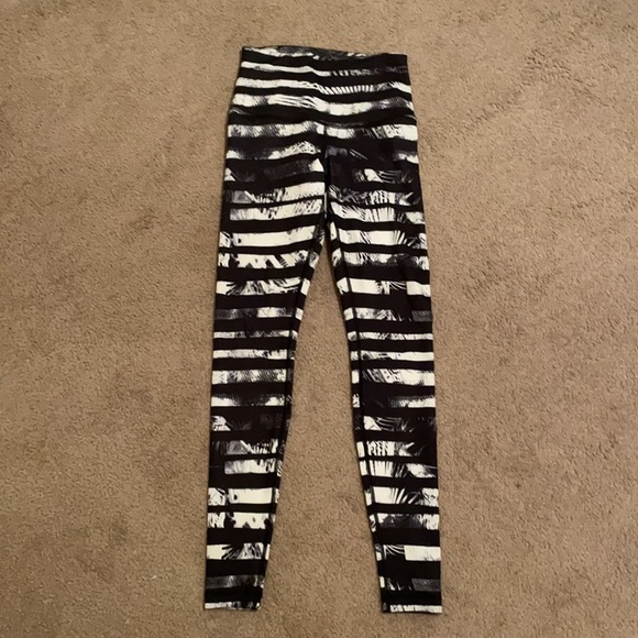Lululemon leggings - Picture 3 of 3